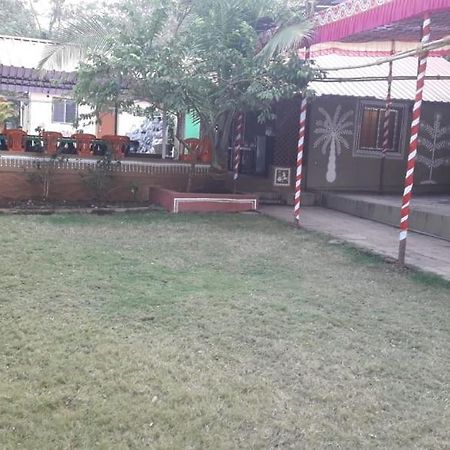 Nisarg Shrushti Farmhouse Hotel Pune Exterior foto